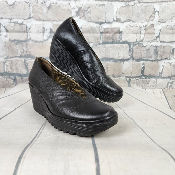 Fly London YAZ Leather Wedge Pump Black Size 38 Slip On Comfort - Picture 2 of 15